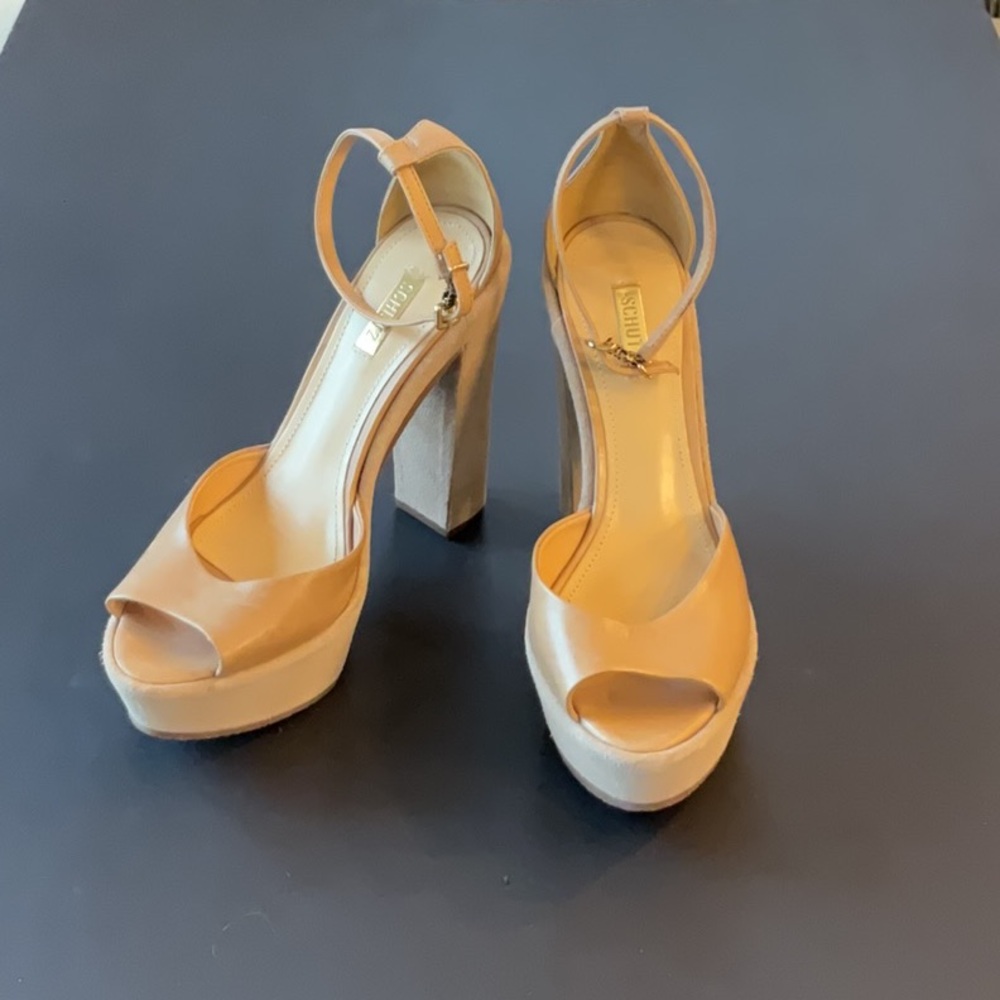 NWT Schultz platform suede/leather sandal size 7